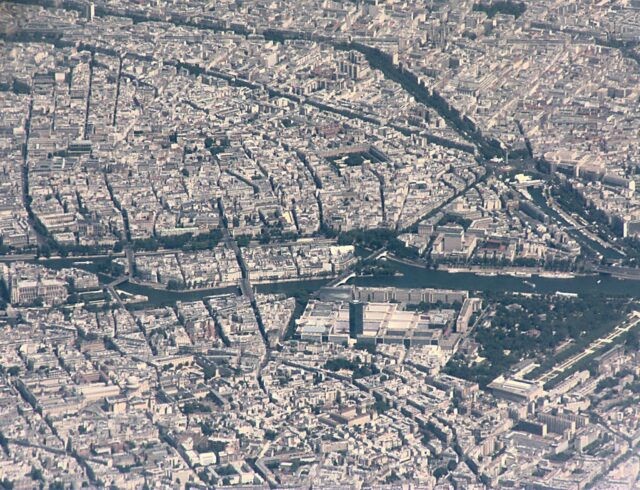 Pour leur 42e édition, les Journées européennes du patrimoine auront pour thème le « patrimoine architectural ». du 20 sep. 2025 au 21 sep. 2025 #journéesdupatrimoine #histoire l'un des nombreux lieux ouvert est par exemple celui de la #bilbiothèque de l'Arsenal #Paris  en collaboration avec le #bnf https://www.bnf.fr/fr/agenda/journees-europeennes-du-patrimoine-2025-arsenal